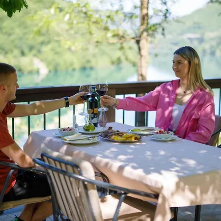 Campo de lujo Glamping Bagrem Jablanica